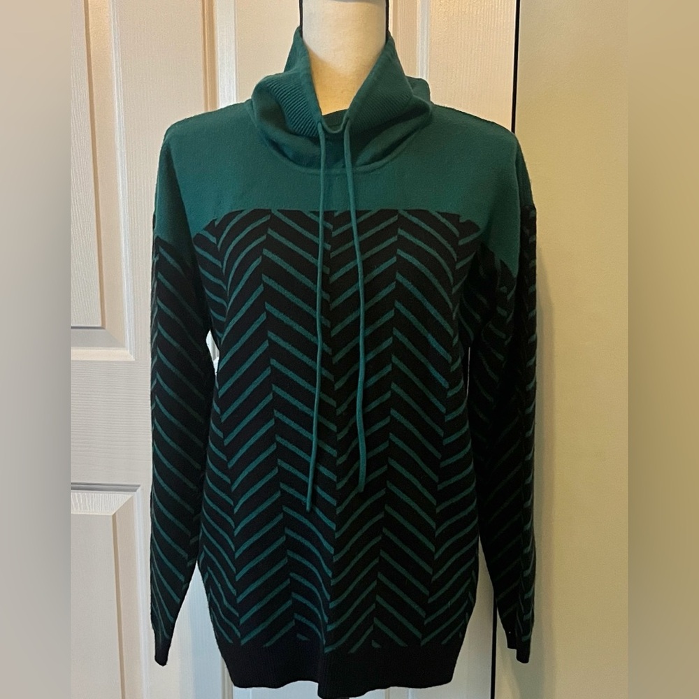 Liz Claiborne Green and Black Chevron Sweater - Women’s Medium